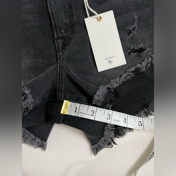 NWT Good American Good Curve Black denim shorts Distressed Size 00 - Picture 9 of 13
